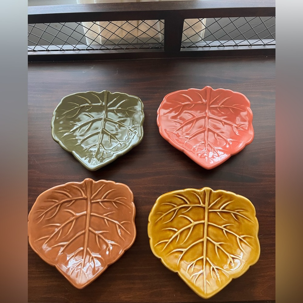 LEAF-SHAPED CERAMIC PLATE SET- Green, Orange, Brown, Yellow